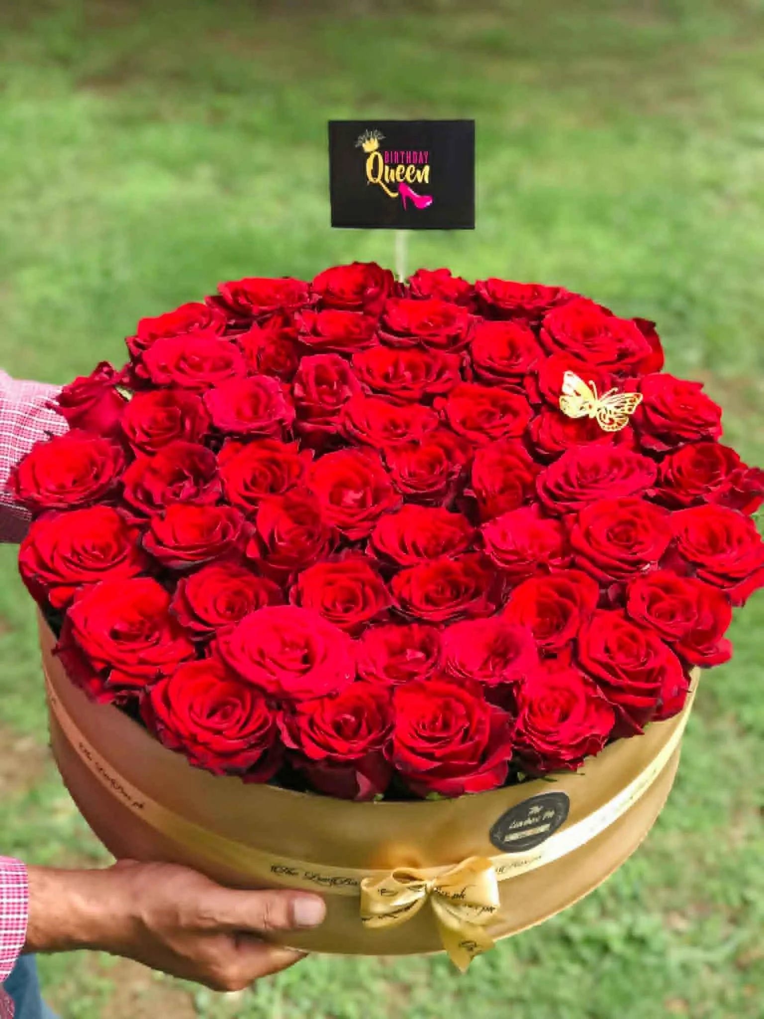 Golden Aura 50 – Luxury Gold Box with Imported Roses - Image 2