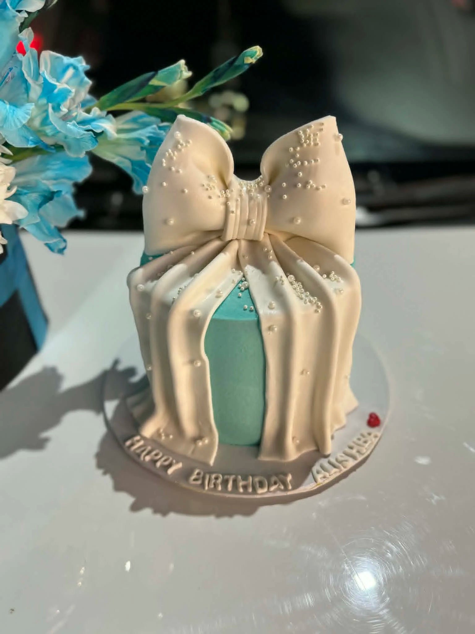Ribbon Charm Cake – Super Cute Fondant Bow Cake (Off-White Elegance)