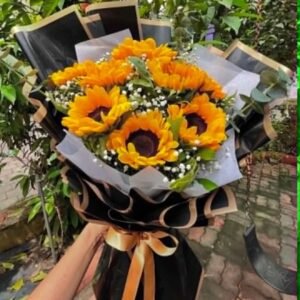 Black & Bloom – 10 Sunflower Luxury Bouquet