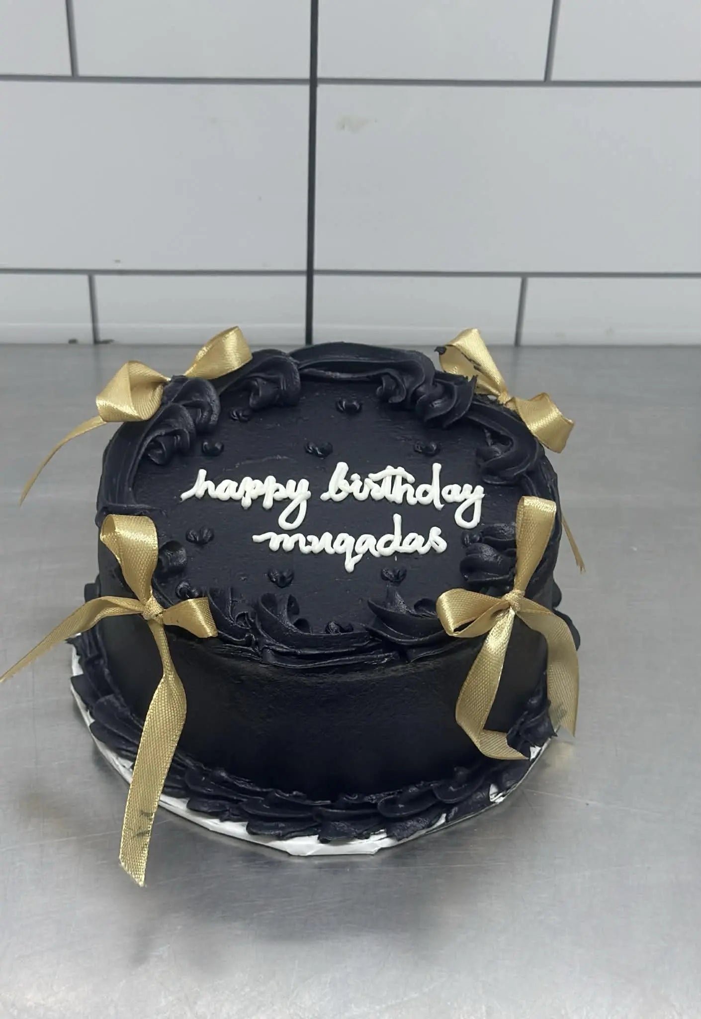 Midnight Royale π€β¨ β 2 lbs Black Cake with Golden Bows (For Him)