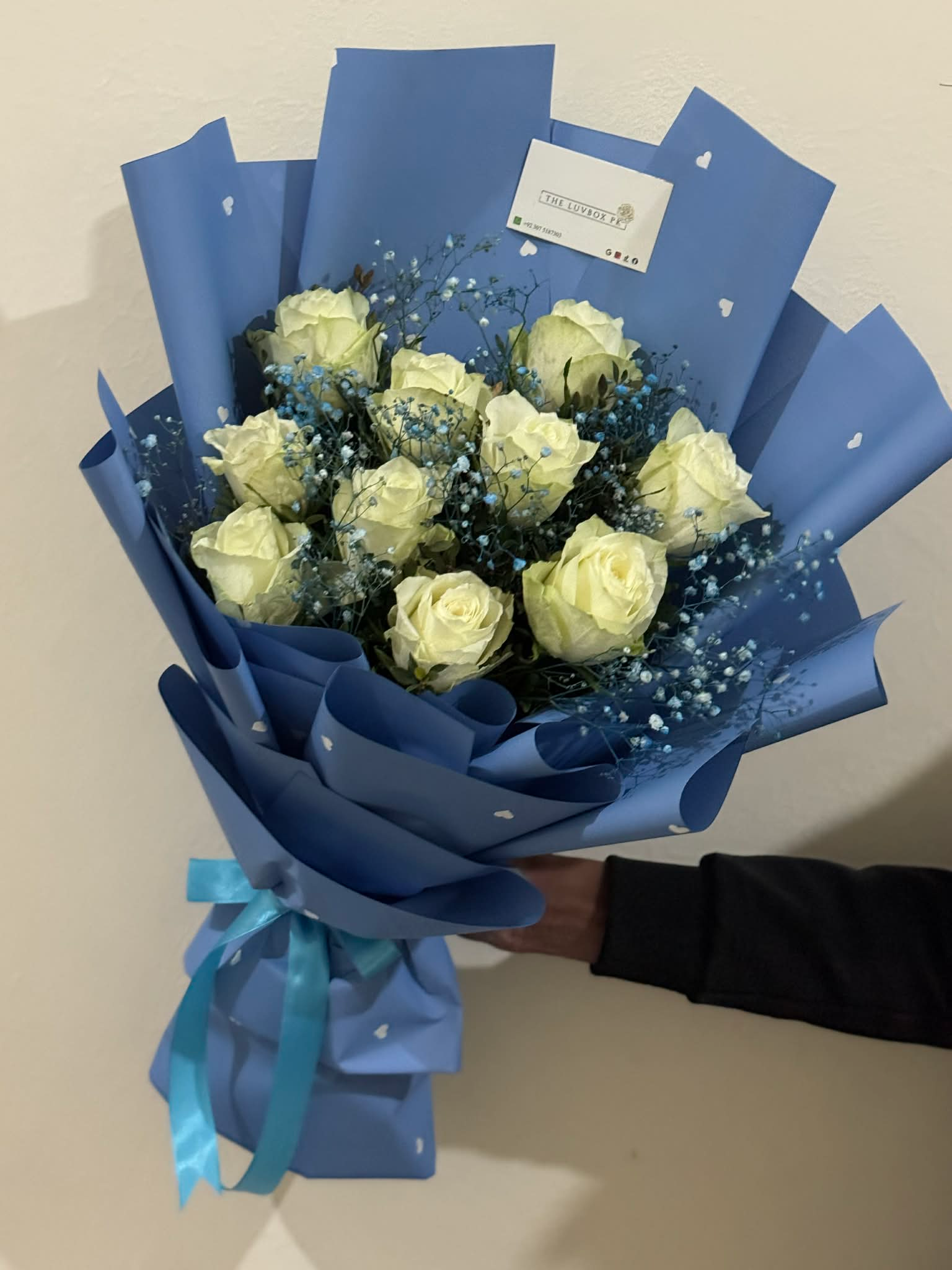 Gentleman’s White Rose Bouquet 💙🤍