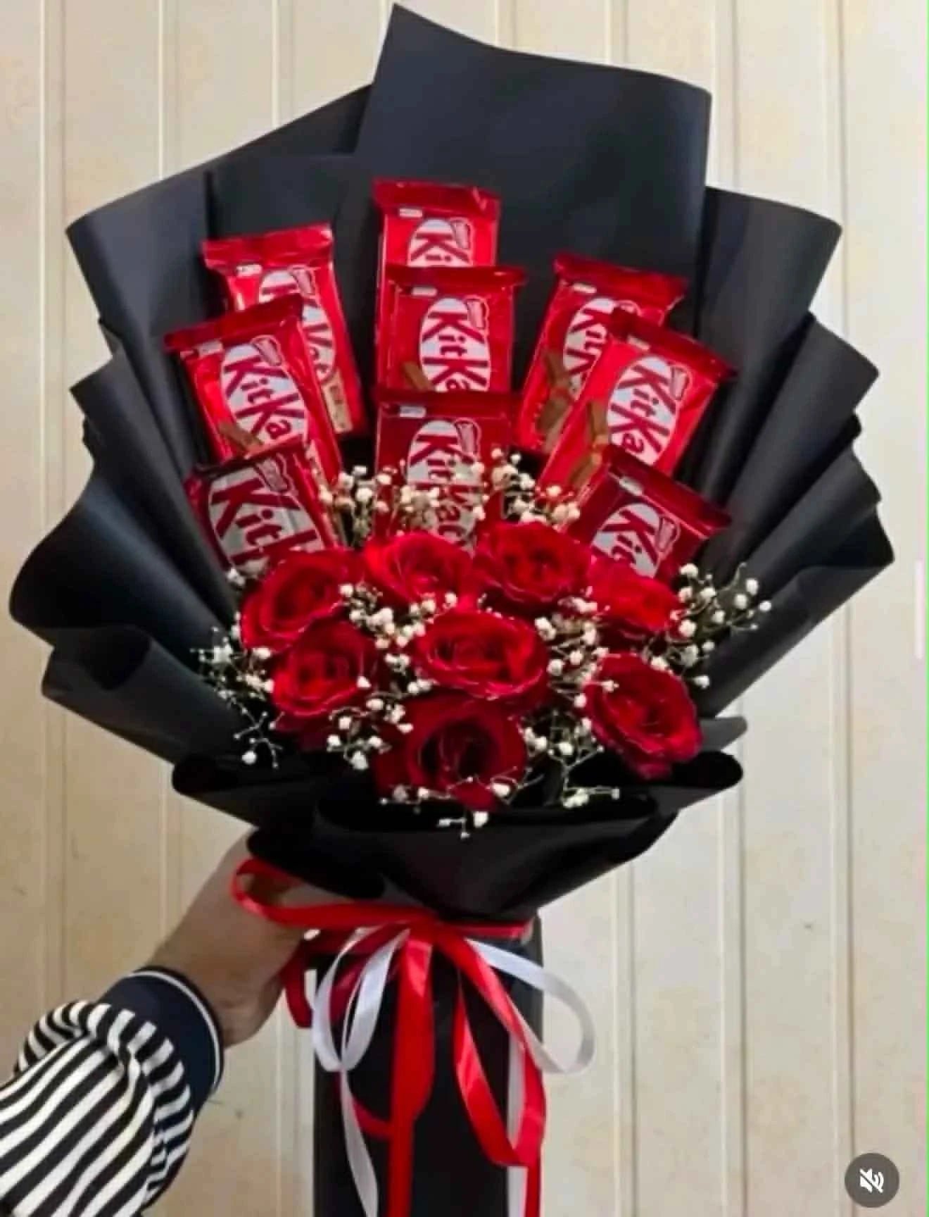KitKat Love – Red Anniversary Chocolate Bouquet