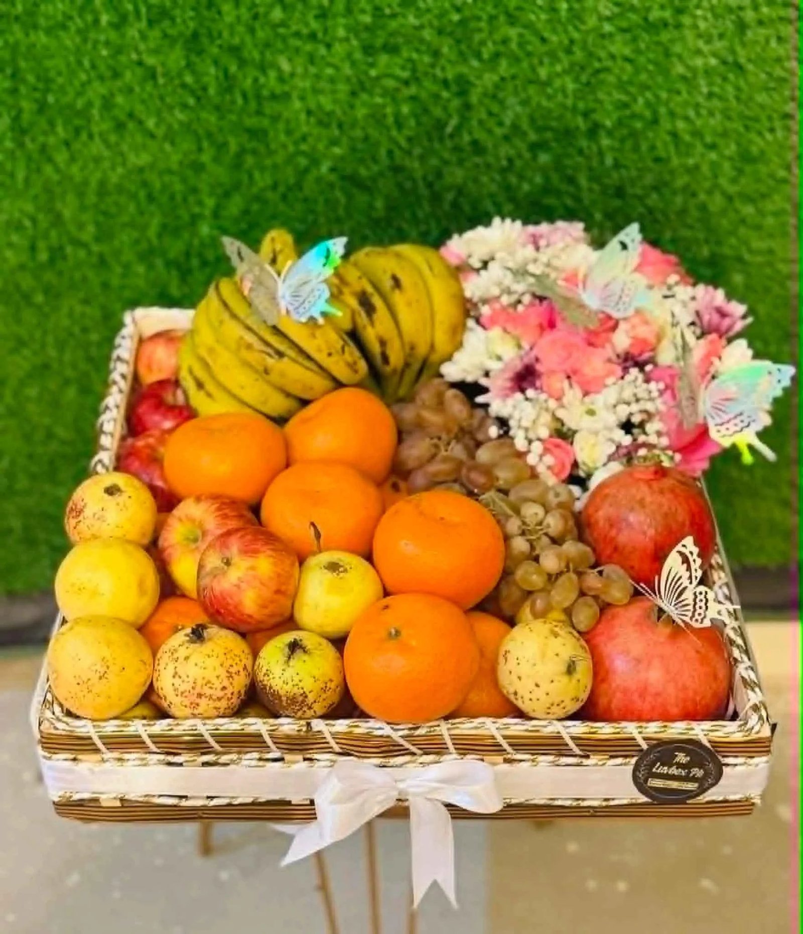 Grand Blossom Luxe – Premium Fruit Basket with Floral Decor