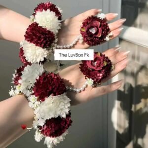 Imperial Bloom Rings – Super Luxury Heavy Gajra with White & Maroon Chrysanthemums
