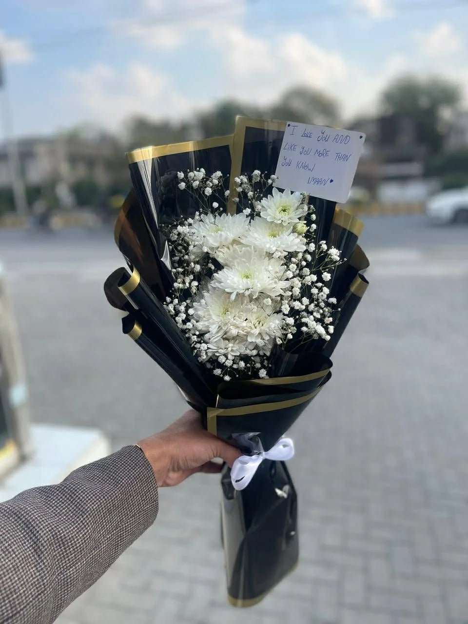Blanc Charm Mini Bouquet – White Chrysanthemum Edit
