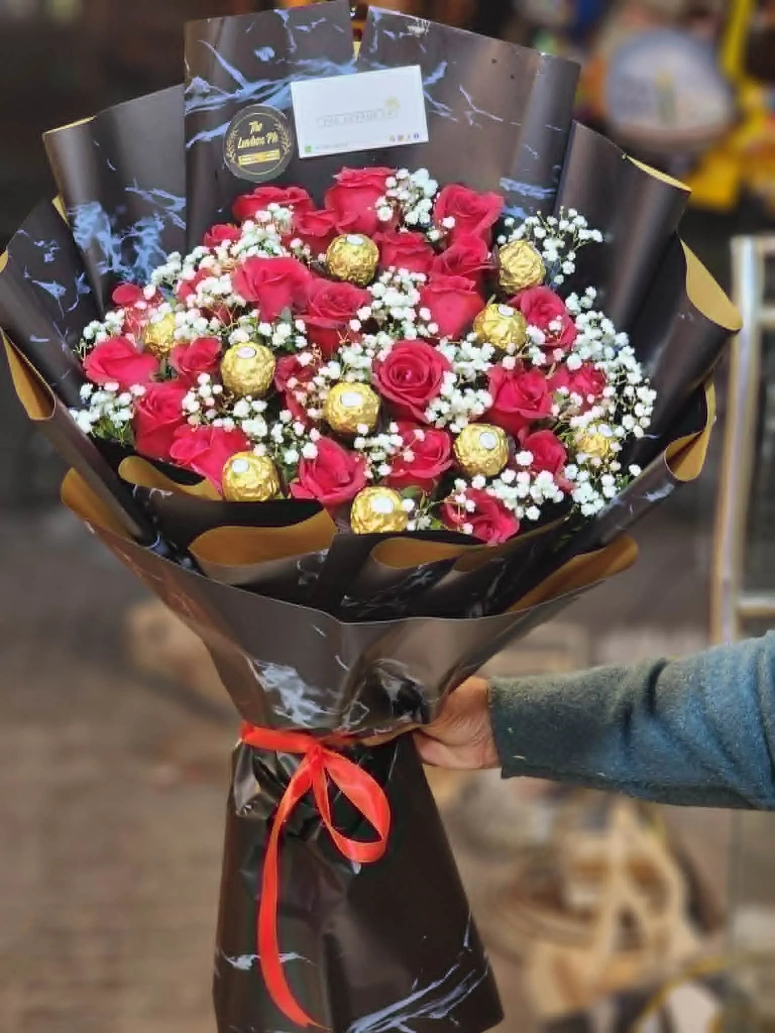Midnight Romance 🖤 Red Rose & Ferrero Luxe Bouquet