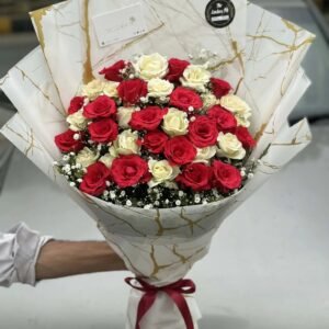 Classic Charm 🌹 Red & White Rose Bouquet