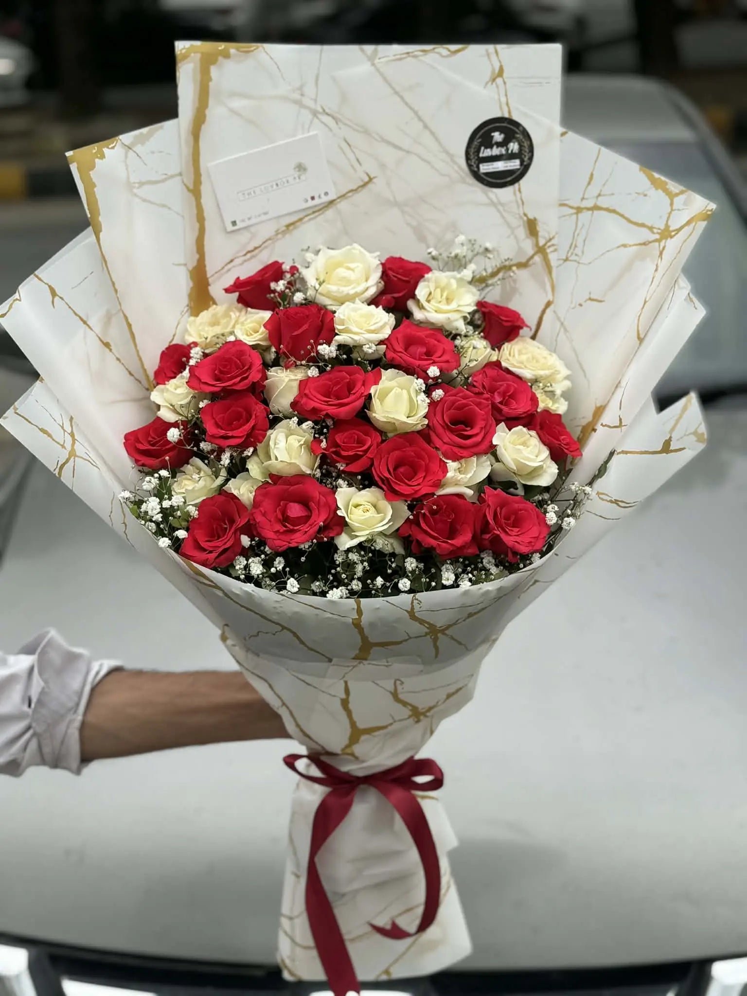 Classic Charm 🌹 Red & White Rose Bouquet