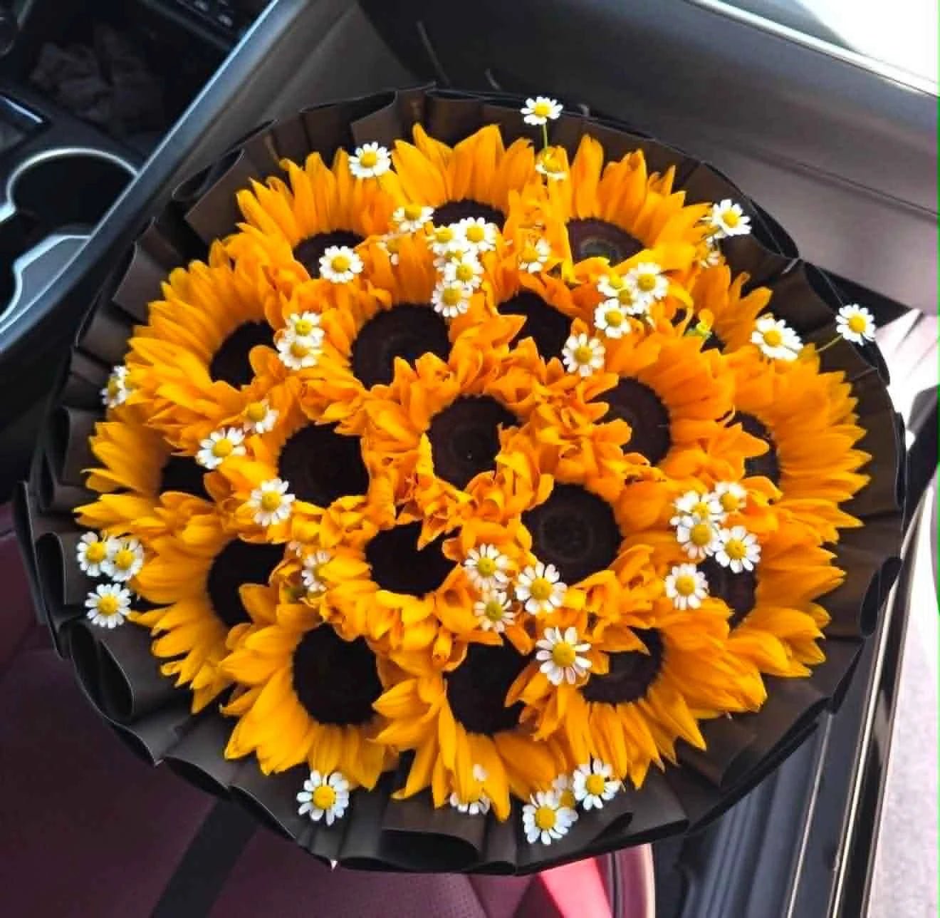 Sunshine 30 – Oversized 30 Sunflower Birthday Bouquet
