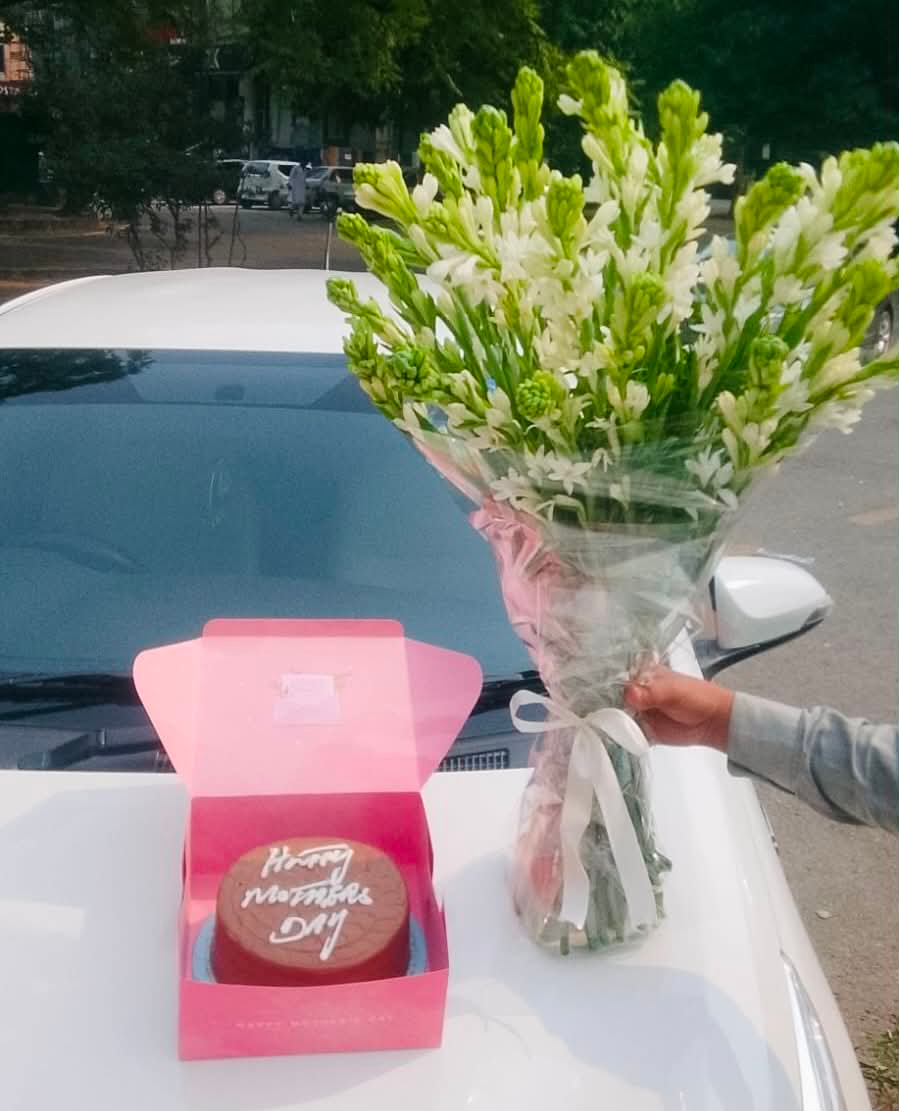 Velvet Tuberose Bliss – Elegant Cake & Floral Birthday Combo